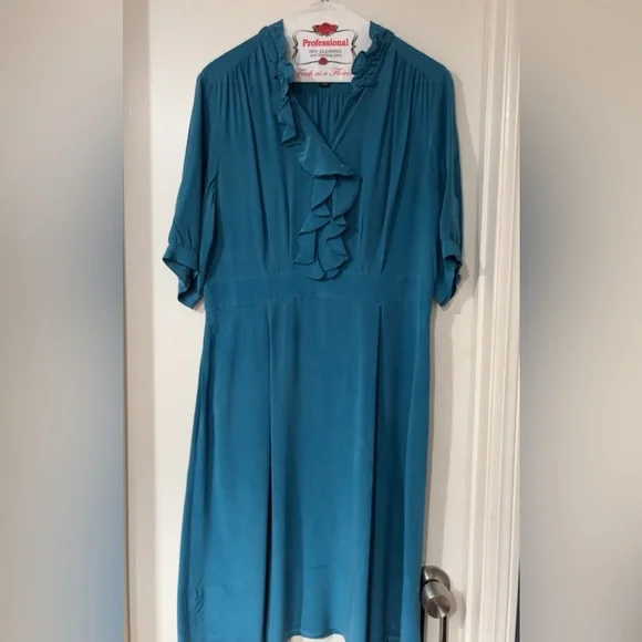 mother of the bride dresses blue Dusty Blue Scoop Neck Short Sleeves Mother of The Bride Dresses with Lace Appliques